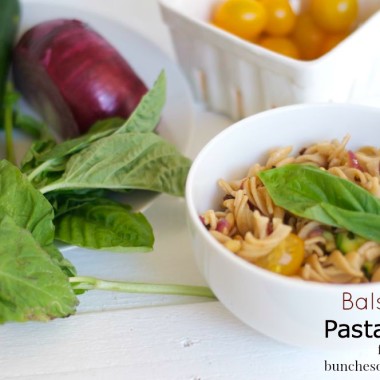 Balsamic Pasta Salad from bunchesolunches.com