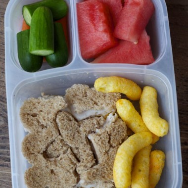 Airplane Bento from bunchesolunches.com