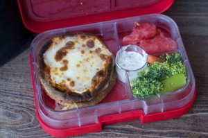 Pita Pizza Bento by bunchesolunches.com