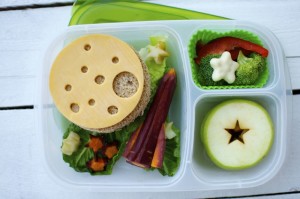 Shoestring Bento: The Moon from bunchesolunches.com