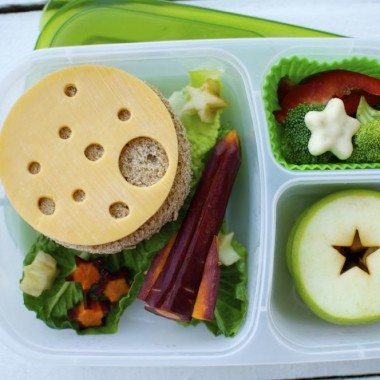 Shoestring Bento: The Moon from bunchesolunches.com