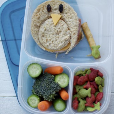 Shoestring Bento: Gone Fishing Penguin Lunch from bunchesolunches.com