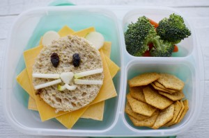 Shoestring Bento: Lion from bunchesolunches.com