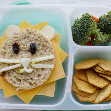 Shoestring Bento: Lion from bunchesolunches.com