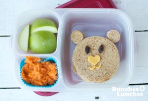 Shoestring Bento Bear from bunchesolunches.com