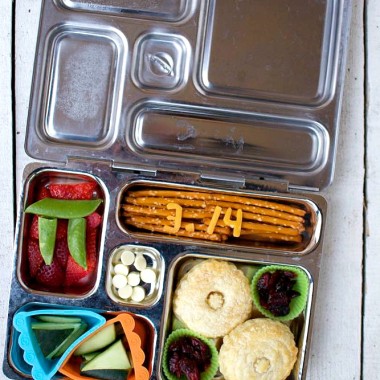 Pi Day Bento Lunch from bunchesolunches.com
