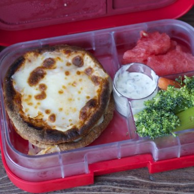 Pita Pizza Bento by bunchesolunches.com