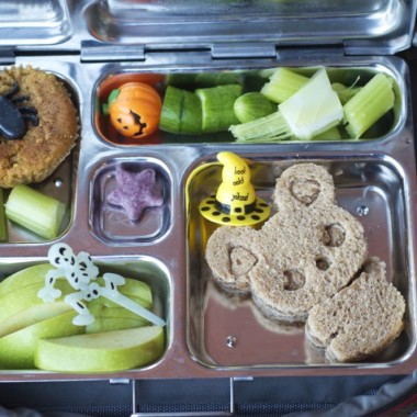 Witchy Hamster Bento from bunchesolunches.com
